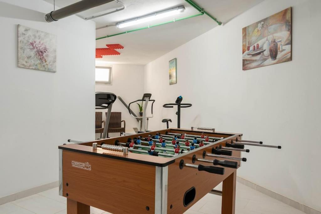 Big Tauro With Private Heated Saltwater Pool & Jacuzzi & Bbq & Game & Arcade Games *